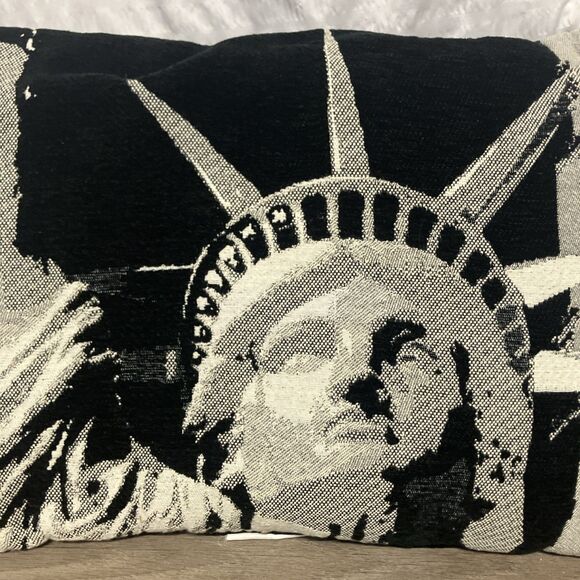 2012 Calderia USA Statue of Liberty New York 23” Pillow Very Nice - Picture 3 of 9